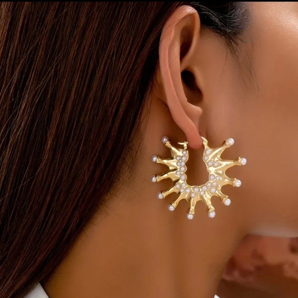 NEW! 14K Gold Plated Elegant Gold and Pearl Spike Hoop Earrings